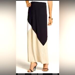 Brand NEW has tags Chico’s SZ 0 white, beige, black skirt $25